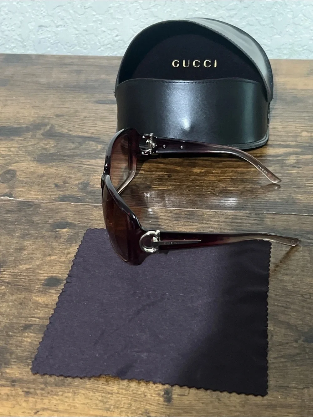 Gucci sleek sunglasses